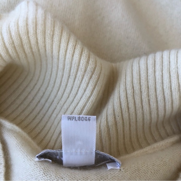 Charter Club 2-PLY Cashmere Shawl Neck Long Sleeve Light Ivory Top M - Picture 10 of 11